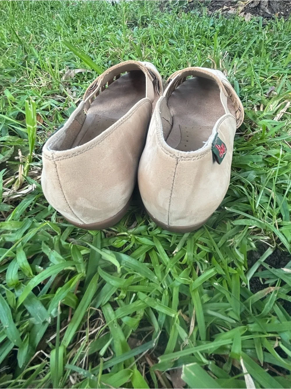 Leather Bass Colleen Hemp huarache-style loafers are a women's size 7.5